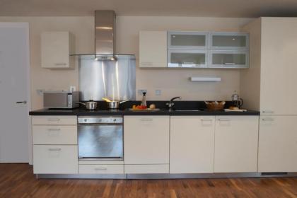 Marlin Apartments Canary Wharf - image 9
