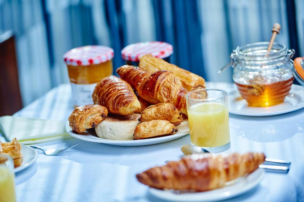 NYX Hotel London Holborn by Leonardo Hotels - image 2