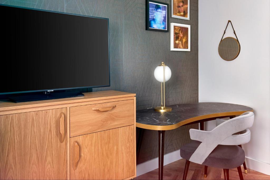 NYX Hotel London Holborn by Leonardo Hotels - image 5