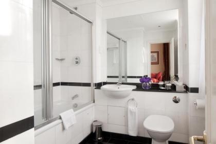 Grange Buckingham Hotel - image 2