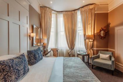 No.11 Cadogan Gardens - image 3
