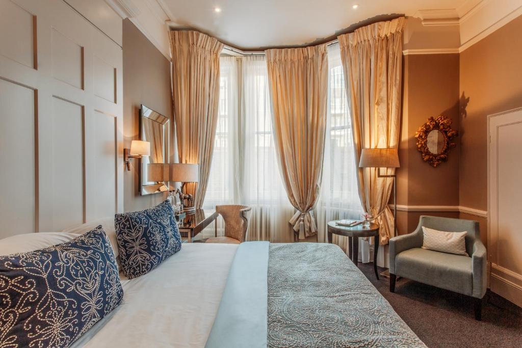 No.11 Cadogan Gardens - image 3