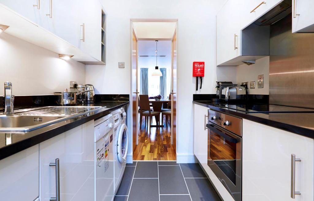 Cheval Harrington Court at South Kensington - image 4
