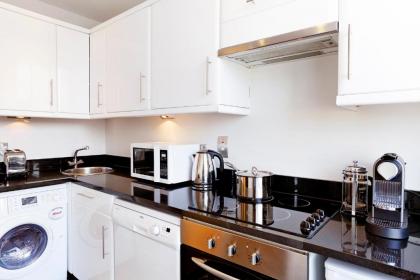Cheval Harrington Court at South Kensington - image 5