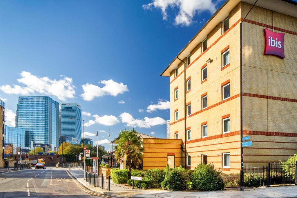 Ibis London Docklands Canary Wharf - image 3