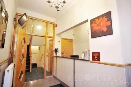 Elmwood Hotel - image 17
