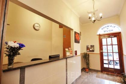 Elmwood Hotel - image 18