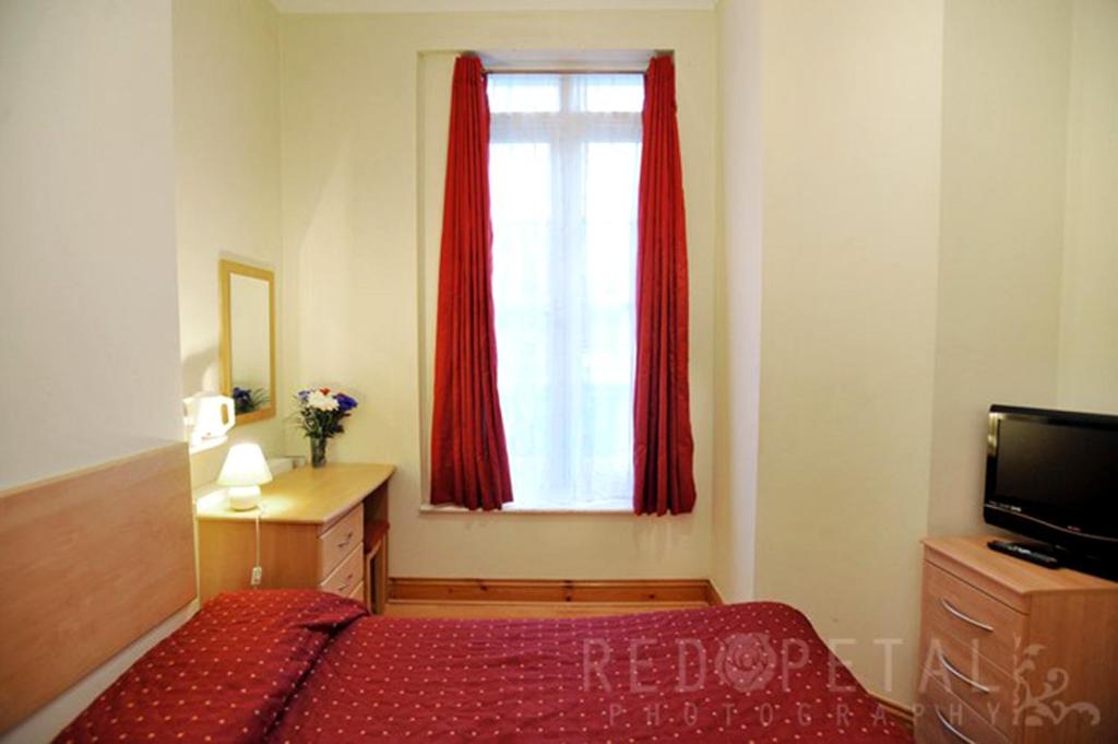Elmwood Hotel - image 4