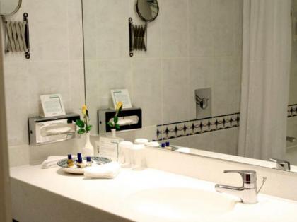 Holiday Inn London Oxford Circus - image 6