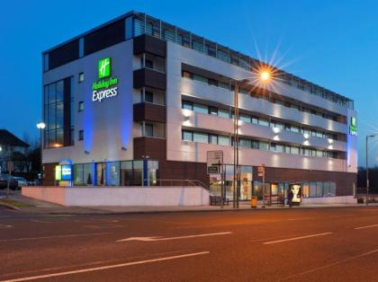 Holiday Inn Express London Golders Green - image 1