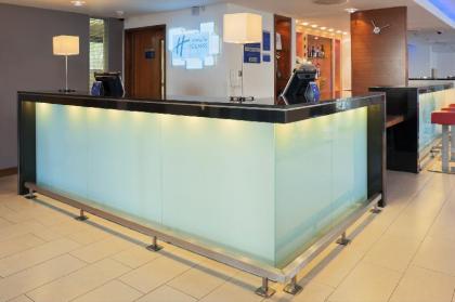Holiday Inn Express London Golders Green - image 12