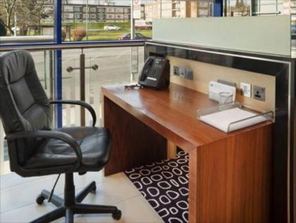 Holiday Inn Express London Golders Green - image 14