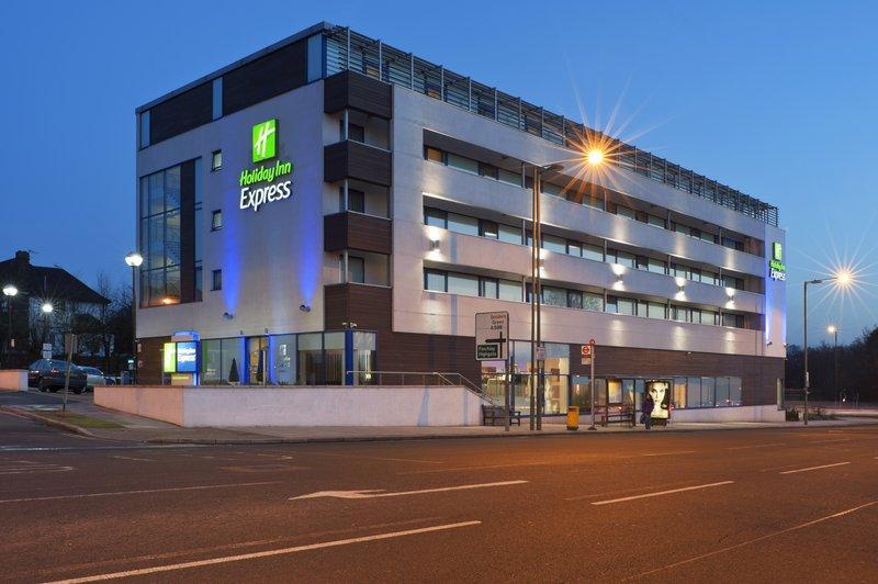 Holiday Inn Express London Golders Green - image 2