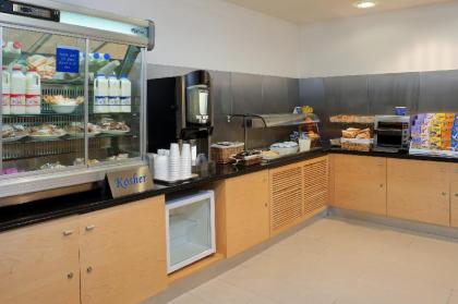 Holiday Inn Express London Golders Green - image 6