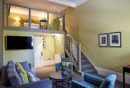 54 Queen's Gate Hotel - image 1