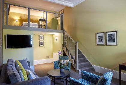 54 Queen's Gate Hotel - image 4