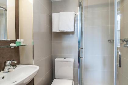 Rose Park Hotel - image 10