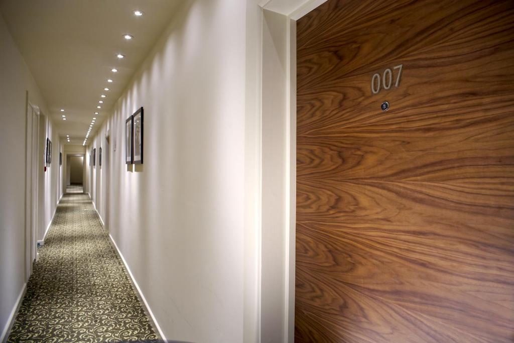 Blakemore Hotel - image 2