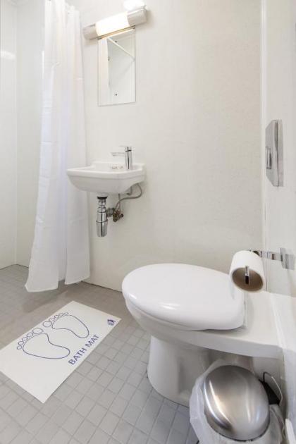 Fairway Hotel - image 13