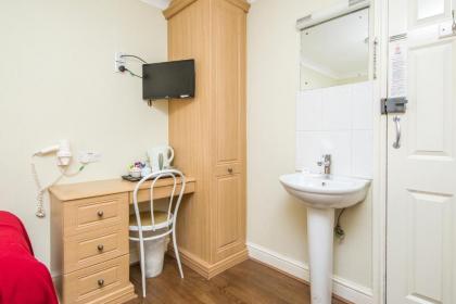Fairway Hotel - image 19