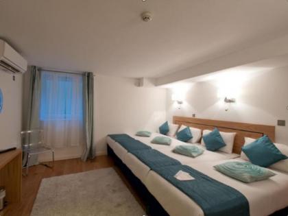 Ambassadors Hotel - image 11