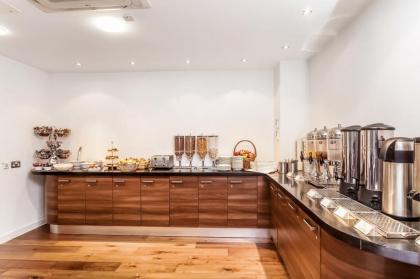 Ambassadors Hotel - image 16