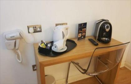 Ambassadors Hotel - image 19