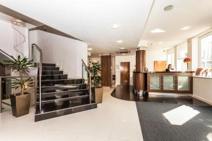 Ambassadors Hotel - image 8