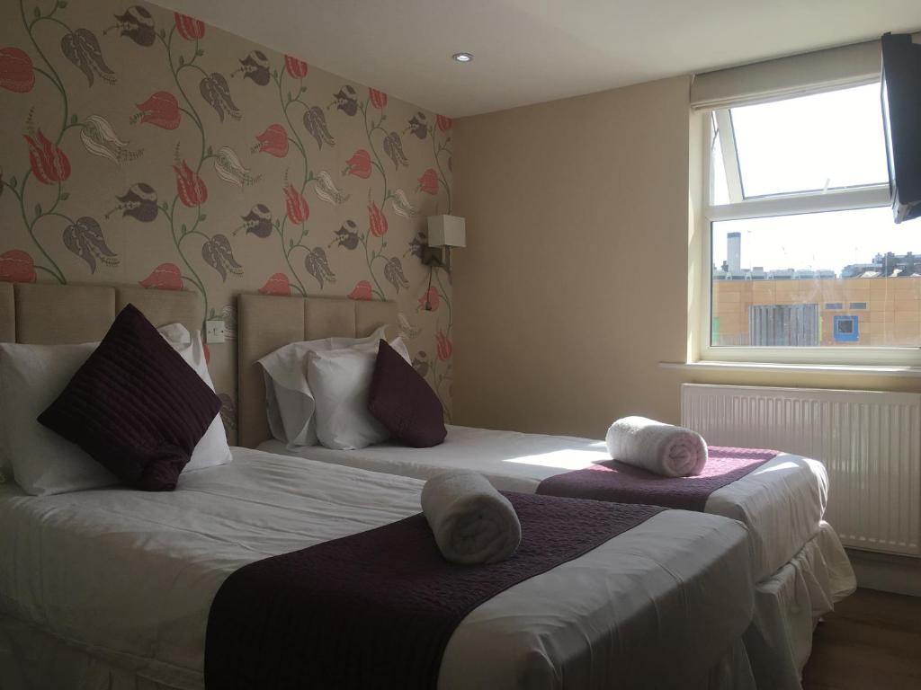 George Hotel - image 2