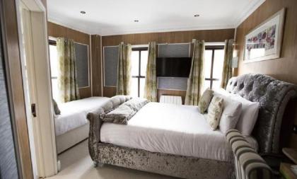 Cheshire Hotel - image 3