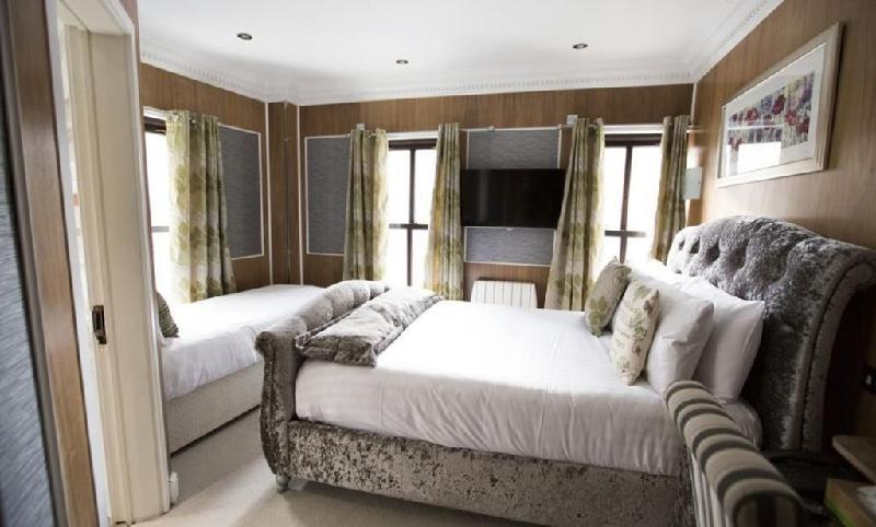Cheshire Hotel - image 3