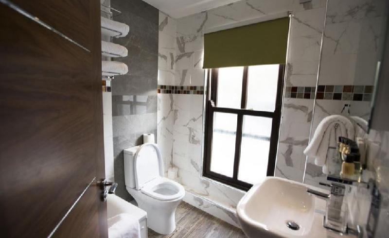 Cheshire Hotel - image 5