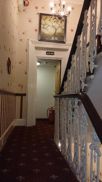 Hyde Park Court Hotel - image 16