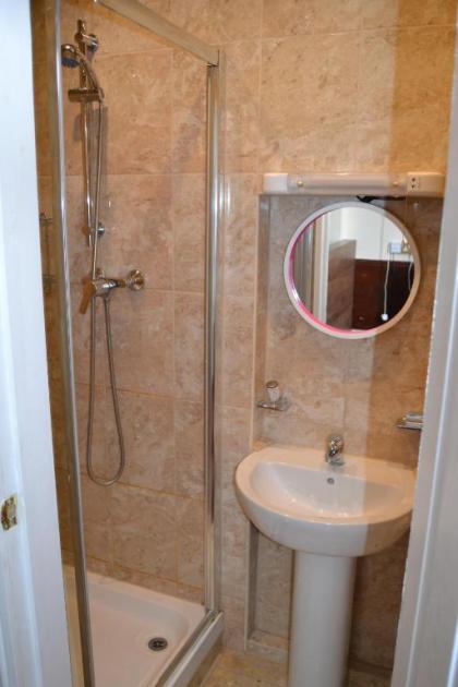 Hyde Park Court Hotel - image 3