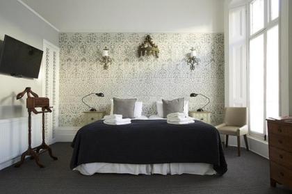 Georgian House Hotel - image 1