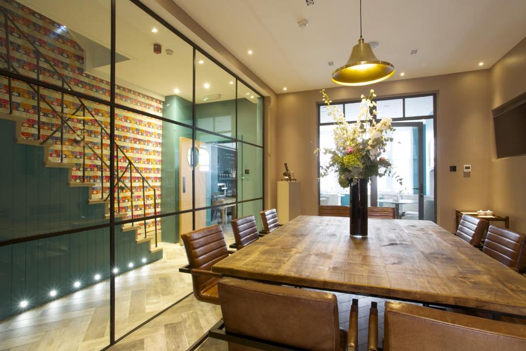 Georgian House Hotel - image 4