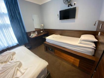 Crestfield Hotel - image 19