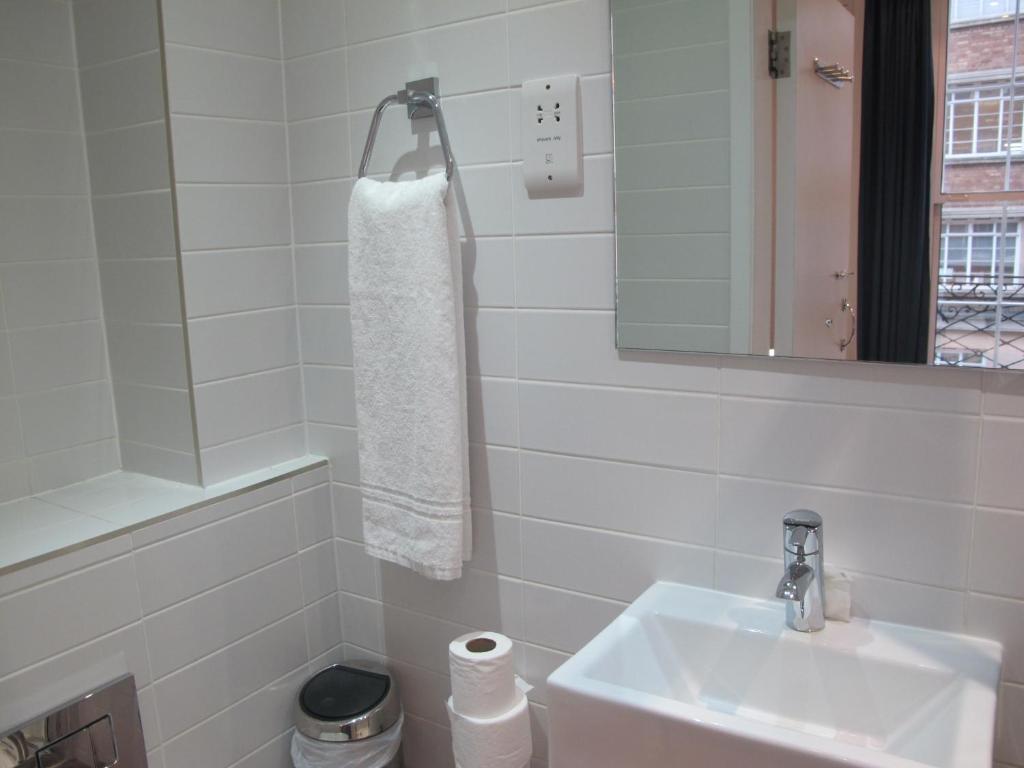 Alhambra Hotel - image 5