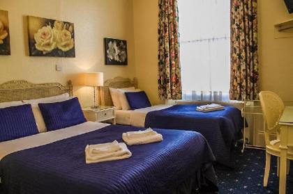 Blades Hotel - image 14