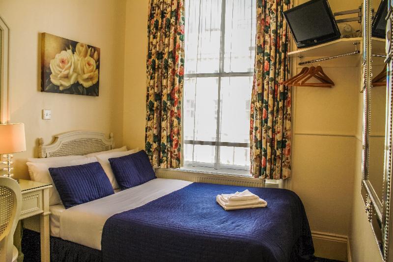 Blades Hotel - image 2