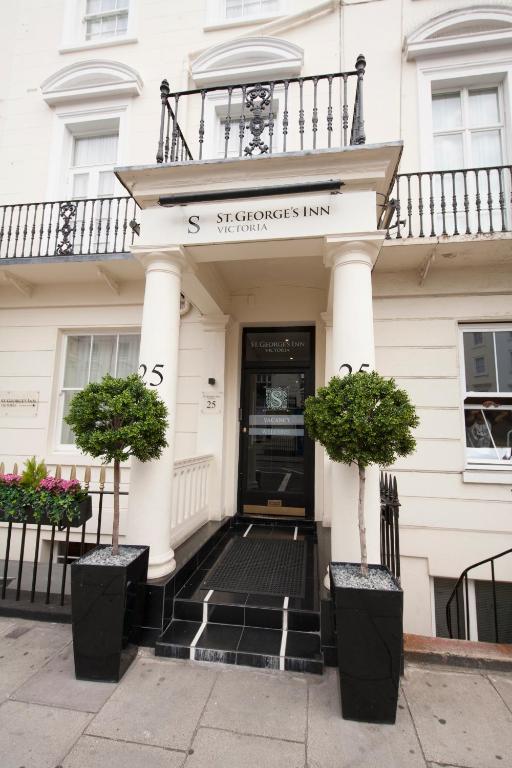 St George's Inn Victoria - main image