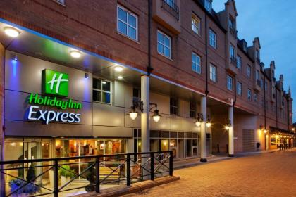Holiday Inn Express London-Hammersmith - image 1