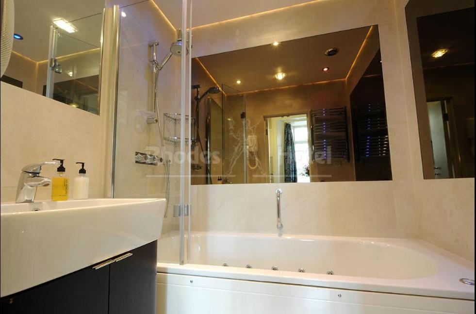 Rhodes Hotel - image 6