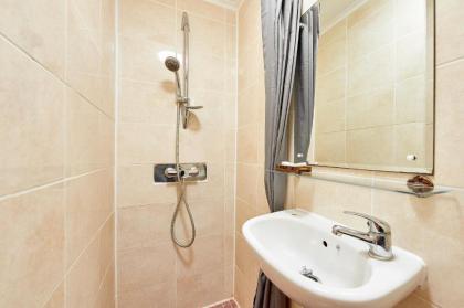 OYO 24 Sussex London Paddington - image 20