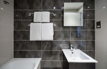 Holiday Inn London - Kensington High St. - image 4