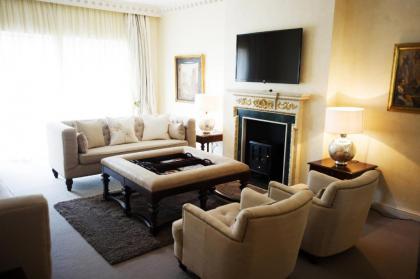 9 Hertford Street - image 12