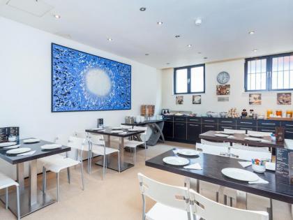 Avni Kensington Hotel - image 10