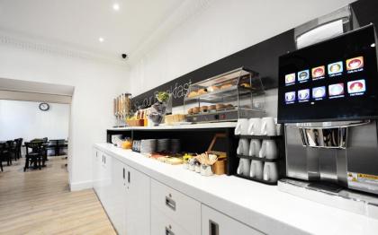 Airways Hotel Victoria - image 11