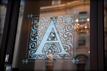 Airways Hotel Victoria - image 3