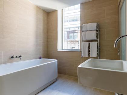 Apex London Wall Hotel - image 11